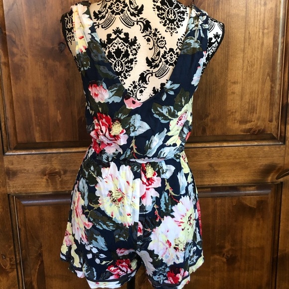 MINKPINK Nothing Like the Wild Romper Sz: SMALL - Picture 7 of 10